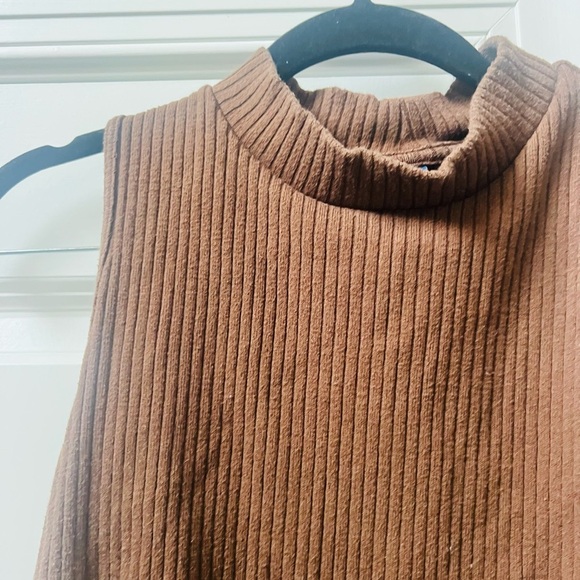 Old Navy Tan Ribbed Knit Sweater - Picture 2 of 4
